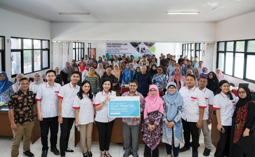 Yayasan WINGS Peduli Kolaborasi bersama SMKN 8 Bandung, Wujudkan SDM Siap Kerja