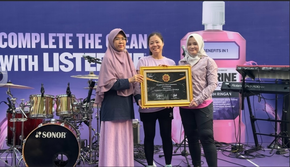 Tampil Percaya Diri 6in1“Complete the Clean with LISTERINE®” Raih Rekor Muri & Top Halal Award