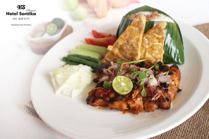 Ayam Bakar Kecombrang Hotel Santika Premiere iCE-BSD City yang Menggoda Selera