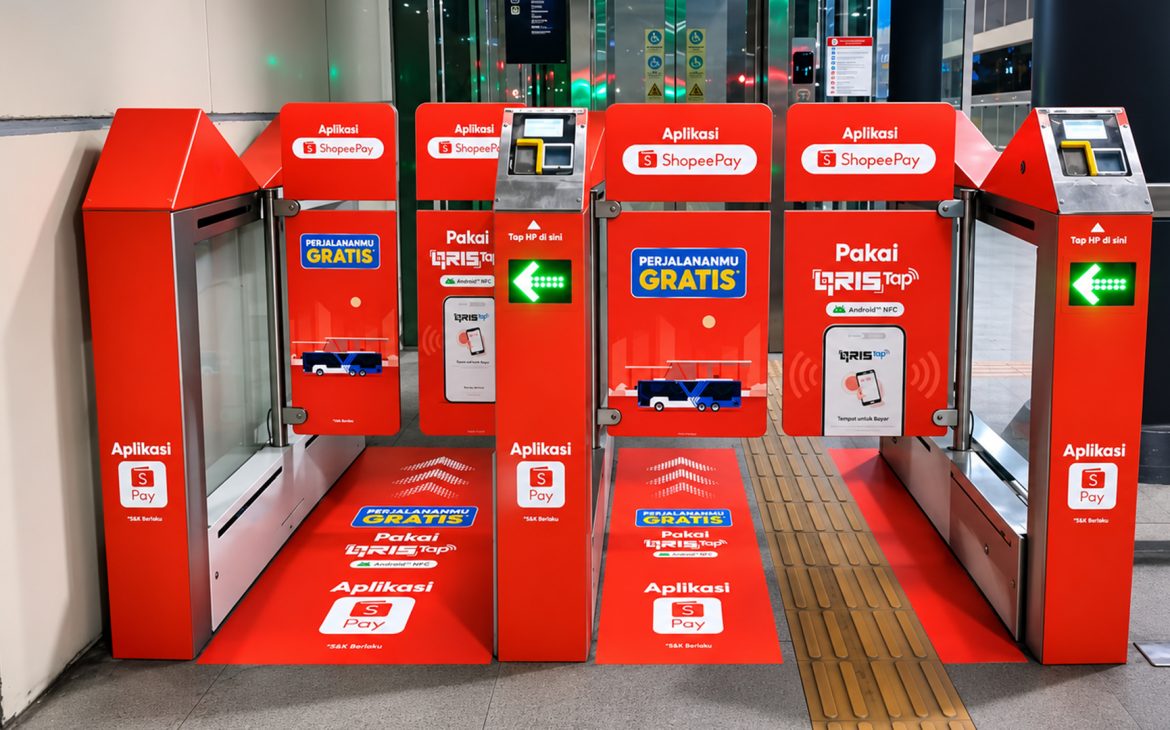 Ini Cara Naik TransJakarta dan KRL Gratis Pakai QRIS Tap Aplikasi ShopeePay