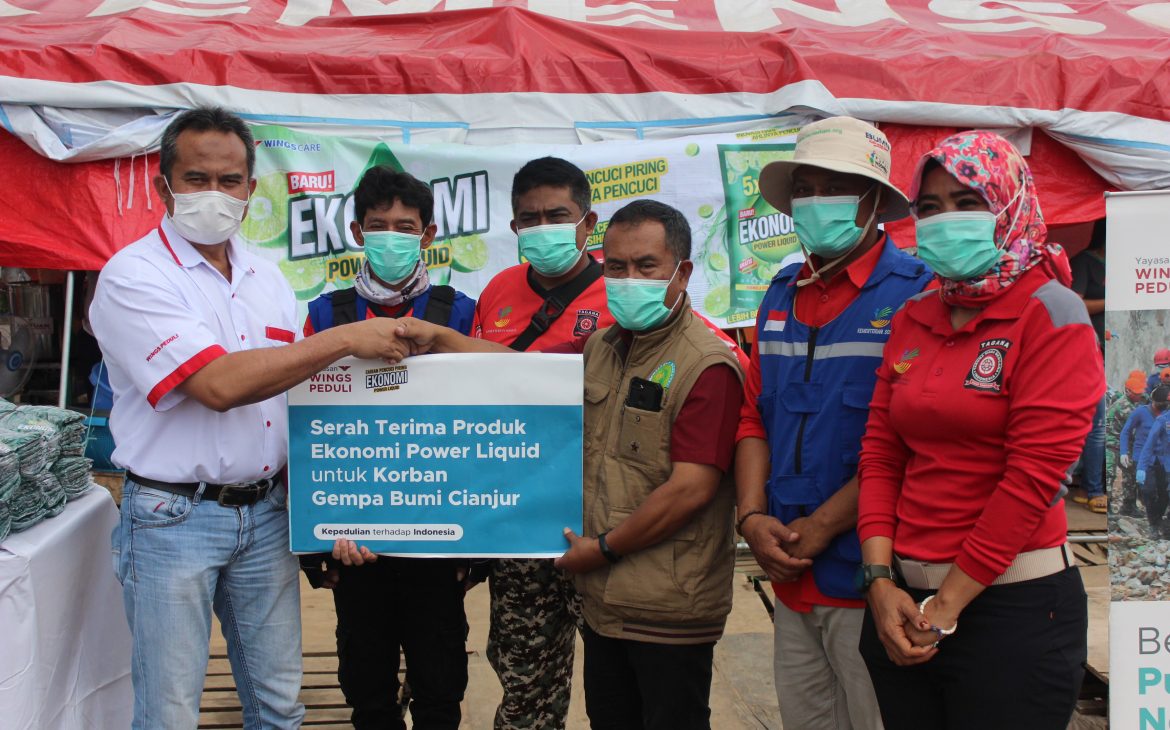 Yayasan WINGS Peduli melalui Ekonomi Power Liquid Donasikan Produk Cuci Piring untuk Pengungsi Cianjur