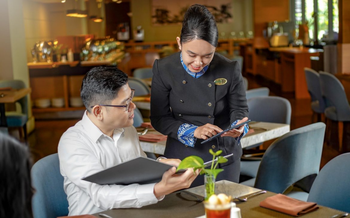 Jelajahi Misteri Hutan di Malam Tahun Baru! Hotel Santika Premiere ICE-BSD City Hadiahkan Liburan ke Bali