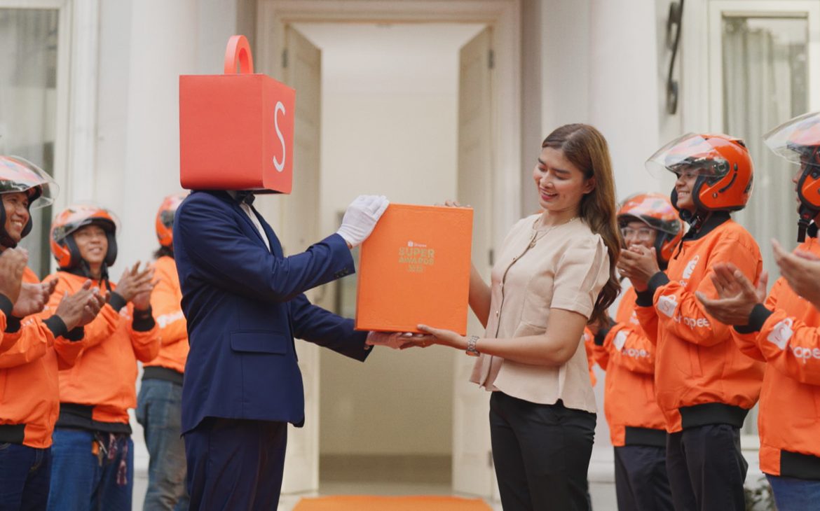 Seru! Shopee Super Awards 2025 Bawa “Panggung Penghargaan” Langsung di depan Rumah dan Kantor Para Pemenang