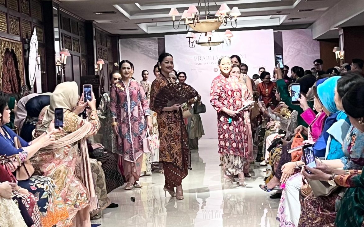 Batik Danar Hadi dan Perhimpunan Kebayaku Gelar Trunk Show “Prabhā Kartini – Dari Warisan Ke Masa Depan”